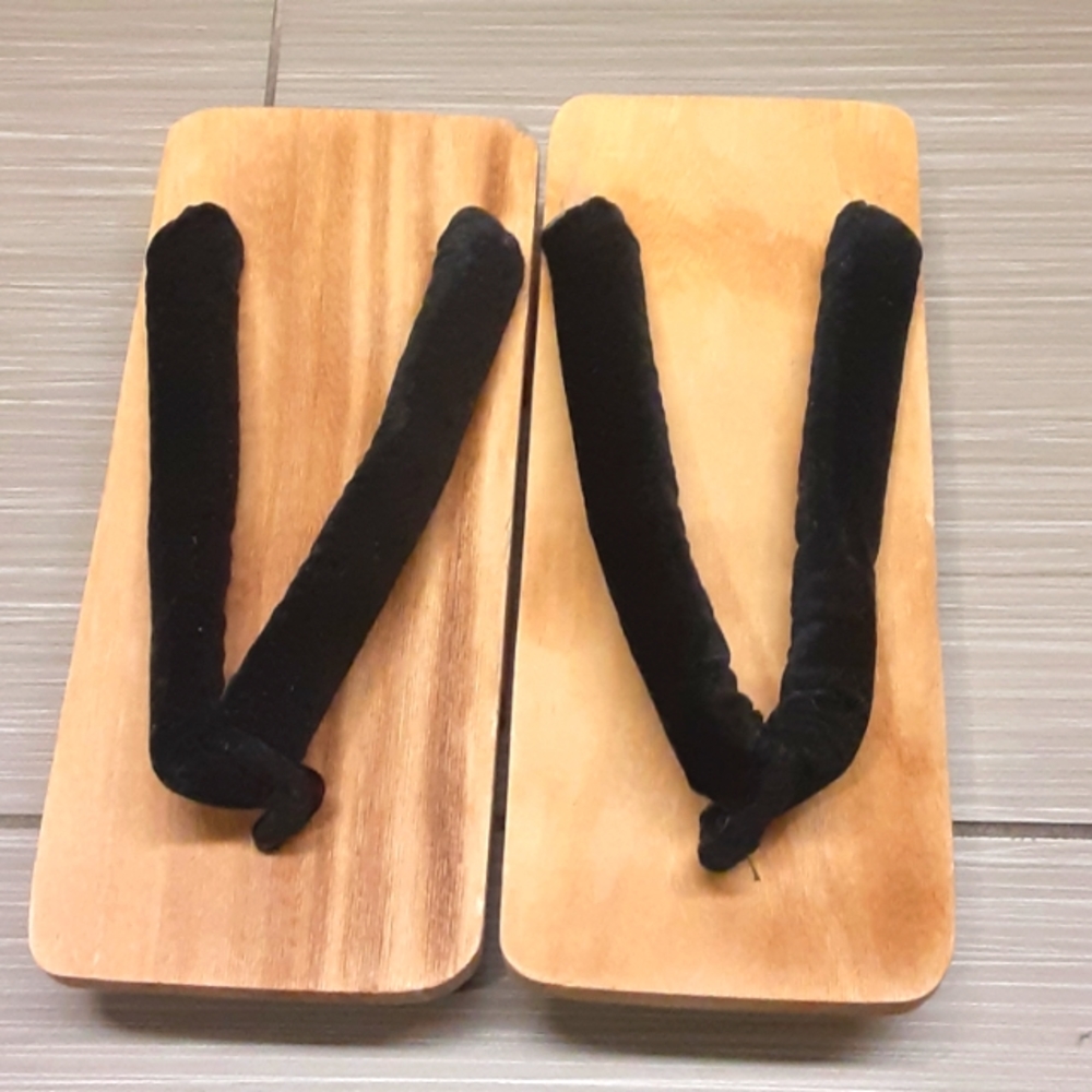 Traditional Japanese geta sandals - one inch teeth